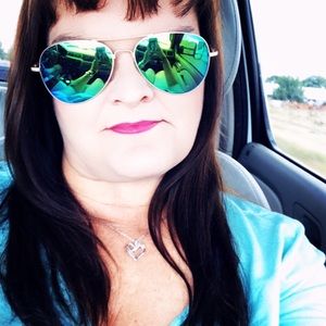 Meet your Posher, Karinda